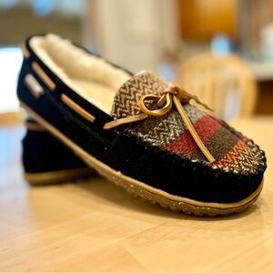 Minnetonka Tilia Moccasins / Black Multi / sz 10